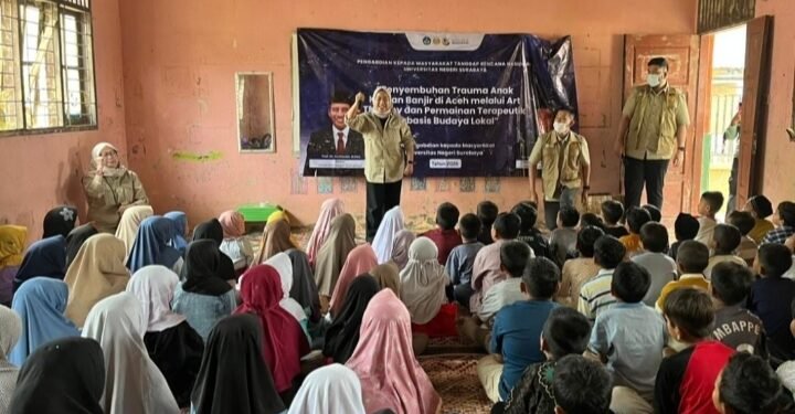 UNESA Pulihkan Trauma Anak Korban Banjir di Aceh lewat Art Therapy