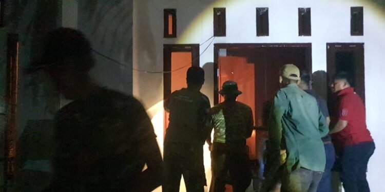 Polisi Sigap Tangani Kebakaran Rumah Warga di Pidie Jaya
