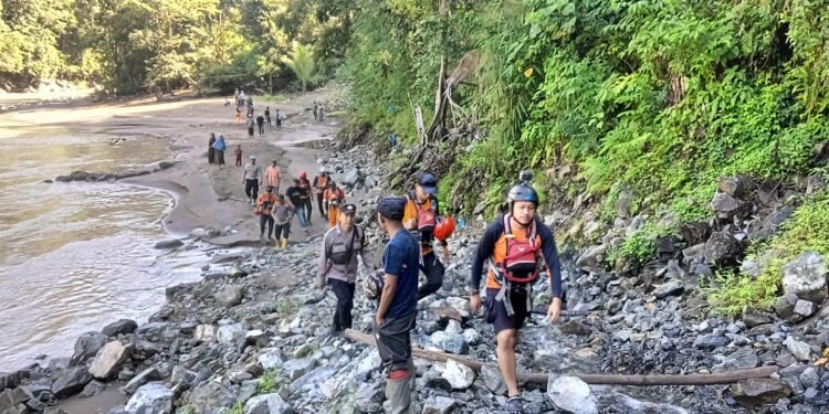 Tiga Pria Hanyut di Sungai Mane, Dua Selamat, Satu Hilang Masih Dicari