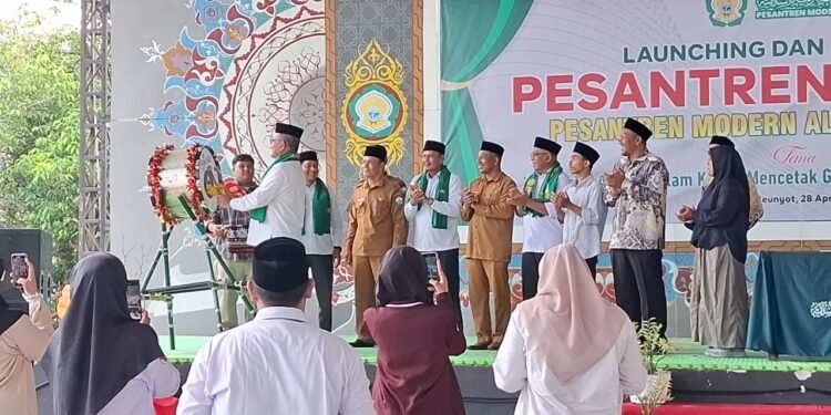 Krak, Dayah Modern Al Zahrah Bireuen Dikukuhkan Jadi Pesantren Literasi