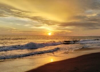 Warga Aceh Barat Dilarang Berenang di Pantai Meulaboh, Ada Apa?