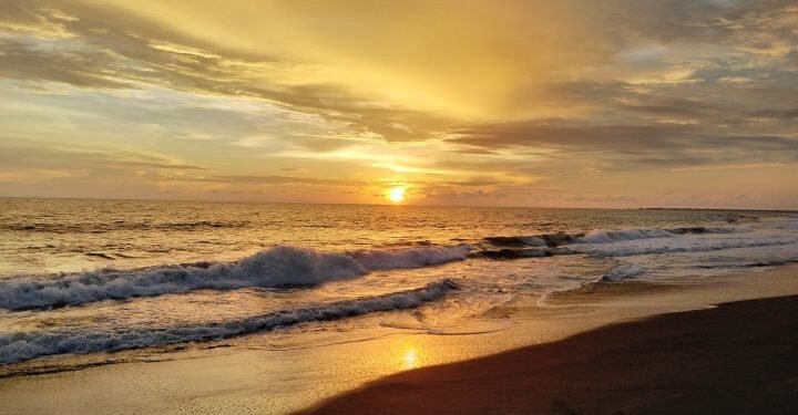 Warga Aceh Barat Dilarang Berenang di Pantai Meulaboh, Ada Apa?