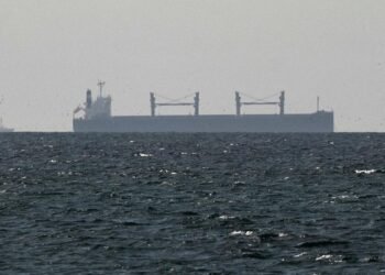 Kapal Tanker Bawa Minyak Iran Putar Balik usai Diusir Kapal Perang AS