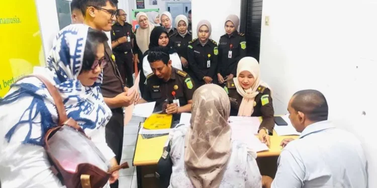 Kejari Banda Aceh Tahan Tersangka Penistaan Agama di Media Sosial