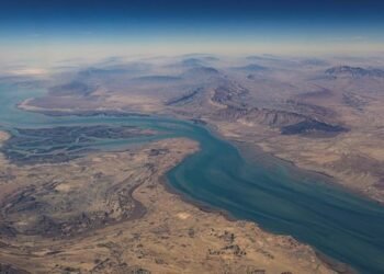 Iran Tutup Lagi Selat Hormuz usai Israel Serang Lebanon