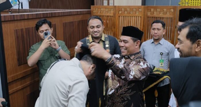 Bupati Aceh Besar Sambut Kunjungan Kerja Badan Legislasi DPR RI di Bandara SIM