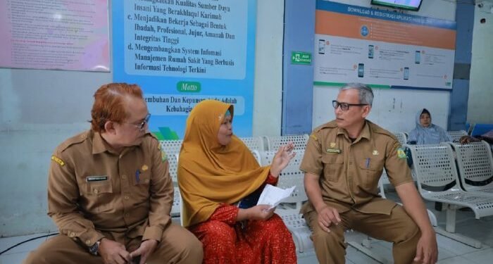 Tinjau Langsung RSUD, Asisten III Sekda Aceh Besar Pastikan Pelayanan Kembali Normal