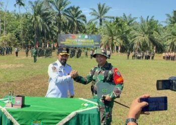 Pimpin Upacara TMMD, Bupati Al- Farlaky Tekankan Sinergi dan Pemberdayaan Masyarakat