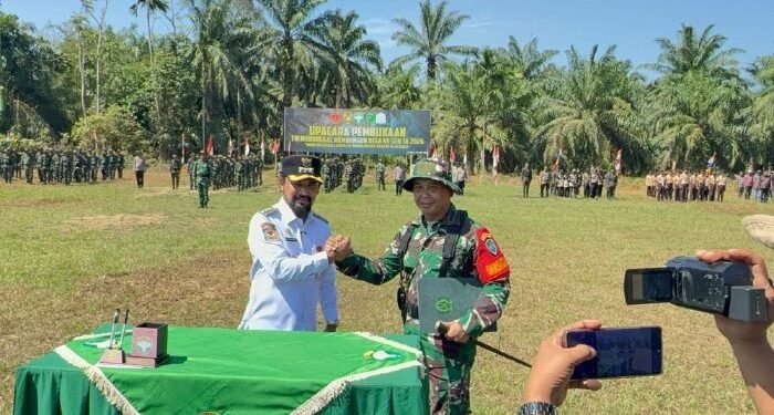Pimpin Upacara TMMD, Bupati Al- Farlaky Tekankan Sinergi dan Pemberdayaan Masyarakat