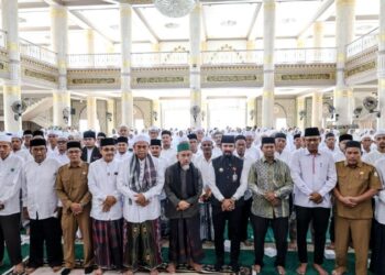 Bupati Al Farlaky Peusijuek Jamaah Haji 2026, Titip Doa untuk Daerah dan Kepemimpinannya