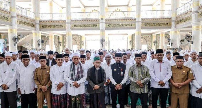 Bupati Al Farlaky Peusijuek Jamaah Haji 2026, Titip Doa untuk Daerah dan Kepemimpinannya