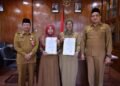 Sekda Aceh Jaya Serahkan SK Plt Kadishub dan Pertanahan