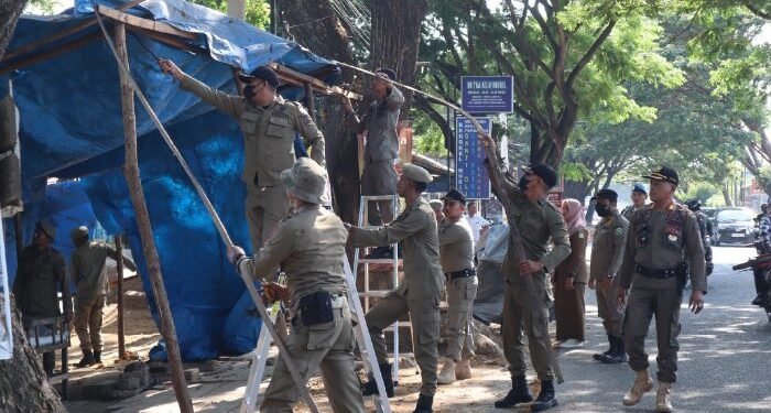 Satpol PP Bongkar Sejumlah ‘Lapak Liar’ di Baitussalam Aceh Besar