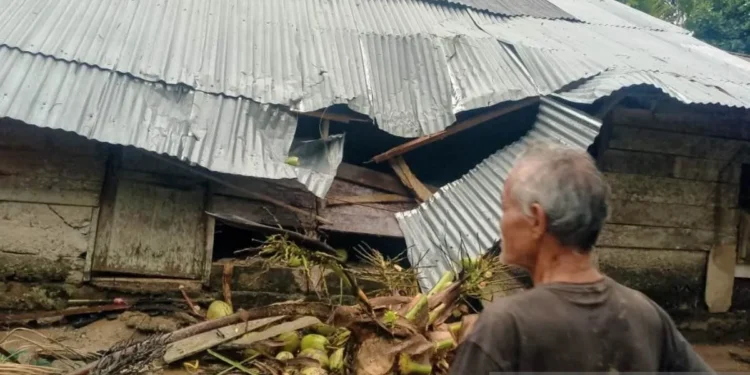 Badai Rusak Tujuh Rumah Warga dan Satu SMP di Aceh Barat