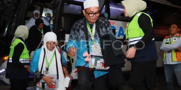 Kloter Pertama 393 Calon Haji Aceh Tiba di Madinah