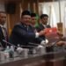 Mualem Hadiri Paripurna DPRA Penyampaian Rekomendasi LKPJ 2025