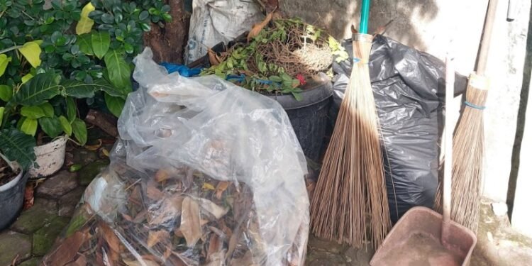 Warga Ceurih Ulee Kareng Keluhkan Sampah Tak Diangkut Hingga 10 Hari