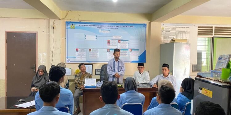 STAI Nusantara Serahkan Mahasiswa KPM di Kantor Camat Peukan Bada