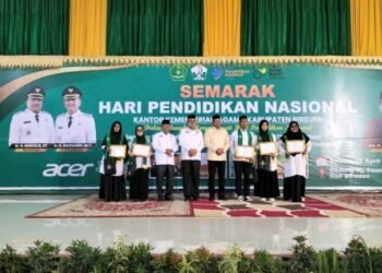 Anggota Komunitas RGM Raih Penghargaan GTK Berprestasi dan Penulis di Bireuen