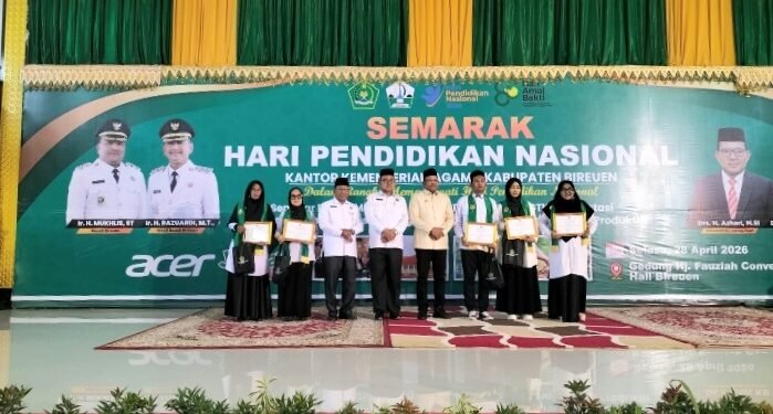 Anggota Komunitas RGM Raih Penghargaan GTK Berprestasi dan Penulis di Bireuen