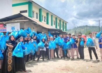 Peringati Hardiknas, SMAN 8 Takengon Unggul Lakukan Aksi Nyata Peduli Lingkungan