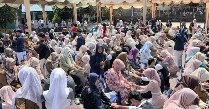 SMAN 2 Timang Gajah Gelar Tradisi Berpeumunge atau Malunakni Ku Ureng Tue