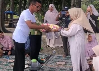 Perpisahan Penuh Haru di KUA Kota Fajar: Jejak Pengabdian Ibu Asmidar B Tak Terlupakan