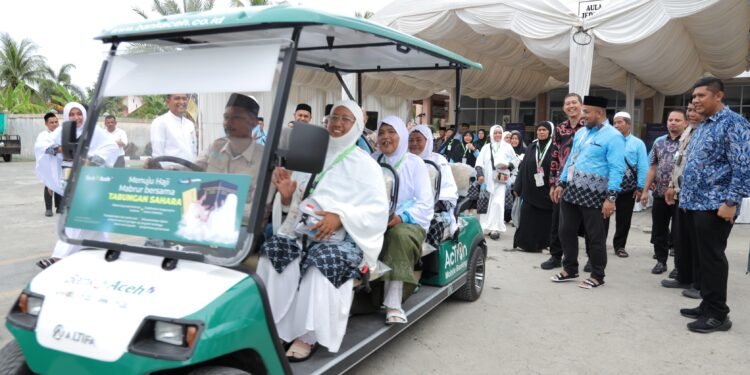 Bank Aceh Serahkan Buggy Car untuk Permudah Mobilisasi Jamaah di Asrama Haji Embarkasi Aceh