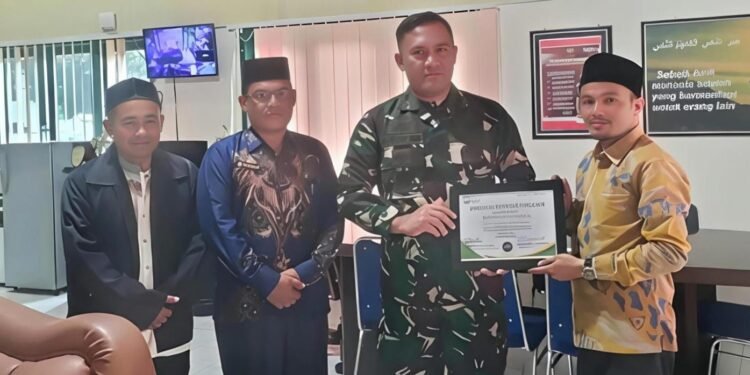 Baitul Mal Abdya Serahkan Piagam Penghargaan kepada Kodim 0110/Aceh Barat Daya