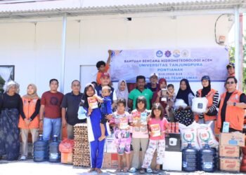 Universitas Tanjungpura Salurkan Bantuan untuk Korban Bencana Aceh Barat