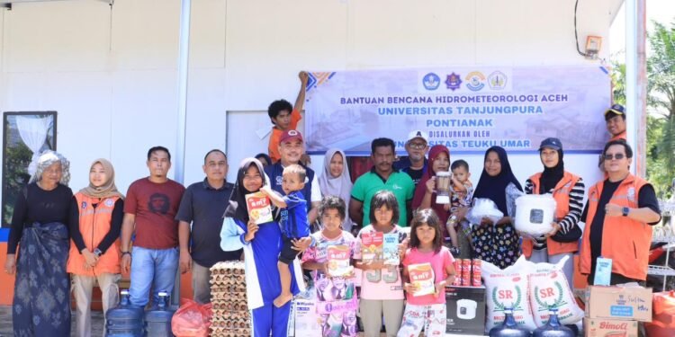 Universitas Tanjungpura Salurkan Bantuan untuk Korban Bencana Aceh Barat