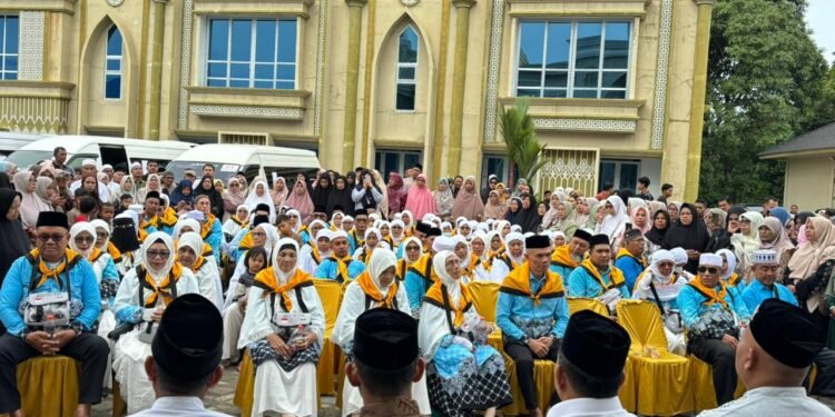 Plt Sekda Lepas Calon Jamaah Haji Abdya, Ini Pesan Amrizal