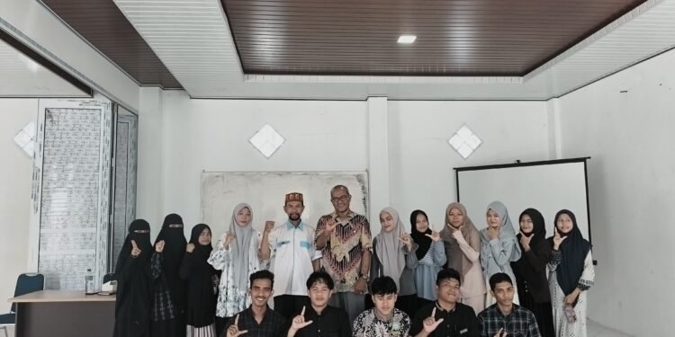 Sulaiman Tripa Ajarkan Mahasiswa Cara Menggali Ide dalam Menulis