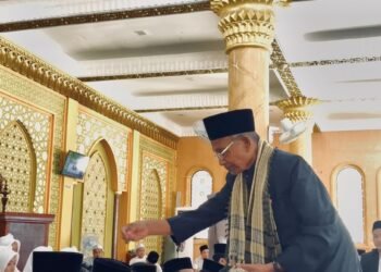 Ketua MPU Aceh Selatan Peusijuk 19 Santri MUQAS Yang Khatam Hafal Qur’an 30 Juz