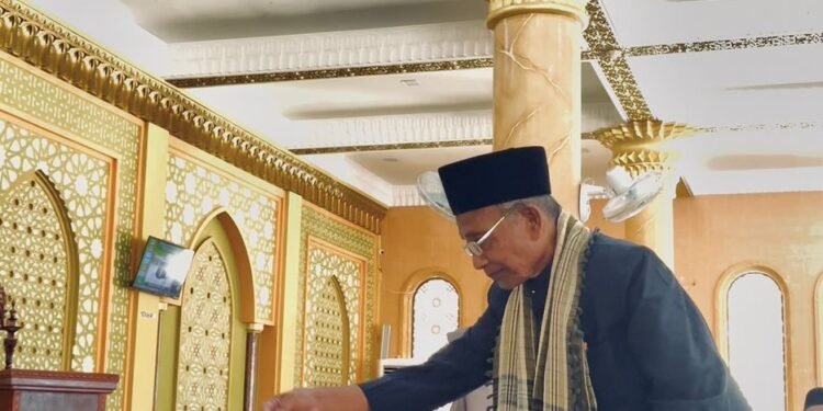 Ketua MPU Aceh Selatan Peusijuk 19 Santri MUQAS Yang Khatam Hafal Qur’an 30 Juz