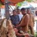 Camat Peukan Bada Tinjau Pasar Daging Meugang, Pastikan Harga Stabil dan Pasokan Aman