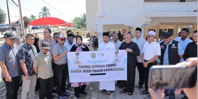 Illiza Antar Bantuan Qurban untuk Korban Bencana Pidie Jaya