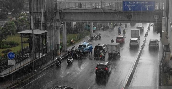 Rabu, Warga Diminta Waspada Hujan Petir di Banda Aceh