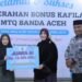 Pemko Banda Aceh Serahkan Bonus kepada Kafilah Berprestasi