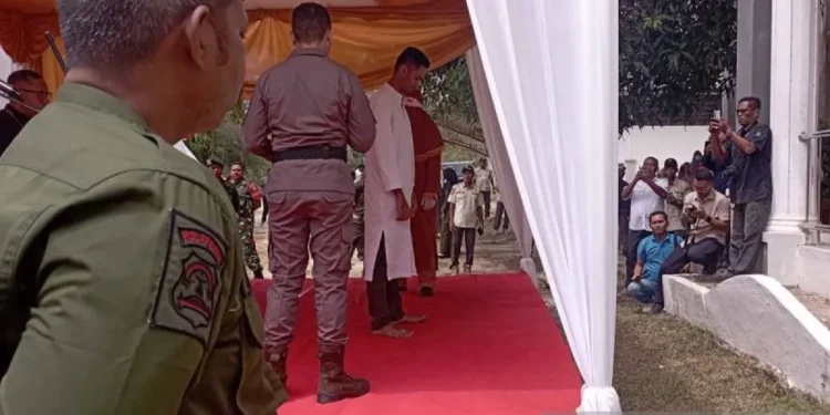 Lima Pelanggar Syariat Islam di Aceh Timur Dicambuk