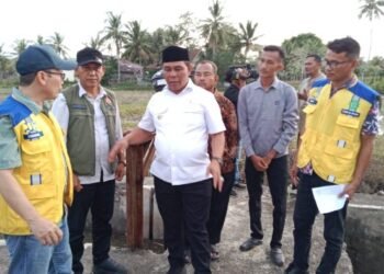 Bupati Tinjau Proyek Normalisasi Saluran Bantuan Presiden di Kuta Baro