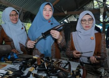 Ketua Dekranasda Aceh Besar Rita Mayasari Dorong Regenerasi Perajin Rencong