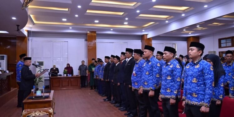 Bupati Aceh Jaya Resmi Lantik 5 Pejabat Tinggi Pratama dan 48 Fungsional