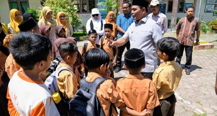 Bupati Ajak Murid Gunakan Bahasa Aceh dalam Kehidupan Sehari-hari