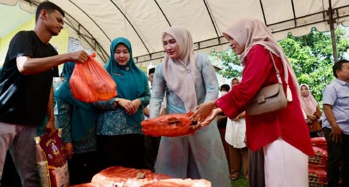 Ketua TP PKK Aceh Besar Apresiasi Pemprov Gelar Pasar Murah di Peukan Bada