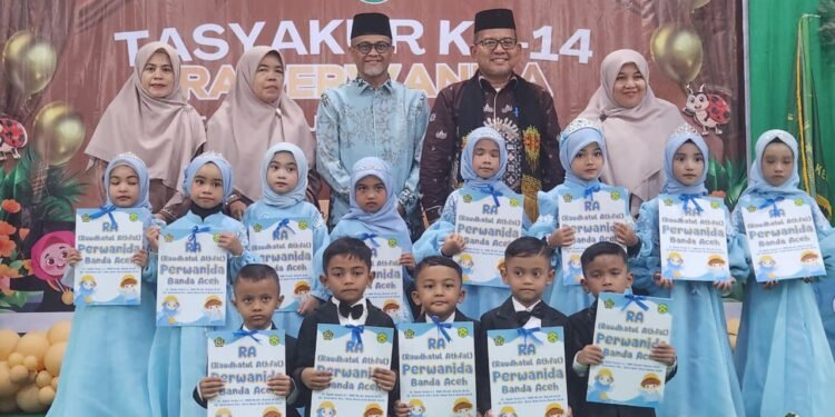 Tasyakur RA Perwanida, Kakanwil Kemenag Aceh Semangati dan Serahkan Hadiah