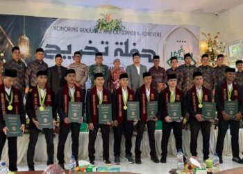 Dayah SIDIQ Haflah Takhrij, Kakanwil Kemenag Aceh Ajak Wisudawan Berilmu dan Berintegritas
