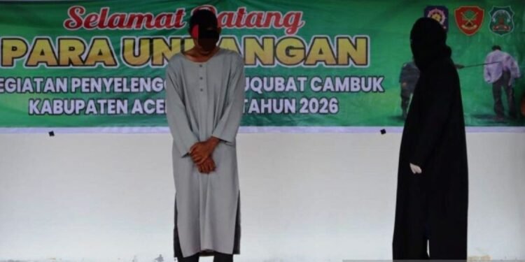 Dua Pelaku Zina di Aceh Barat Dihukum Cambuk 100 Kali