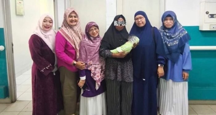 Bayi dari Ibu ODGJ di RSUD Meuraxa Diserahkan kepada Keluarga Besar