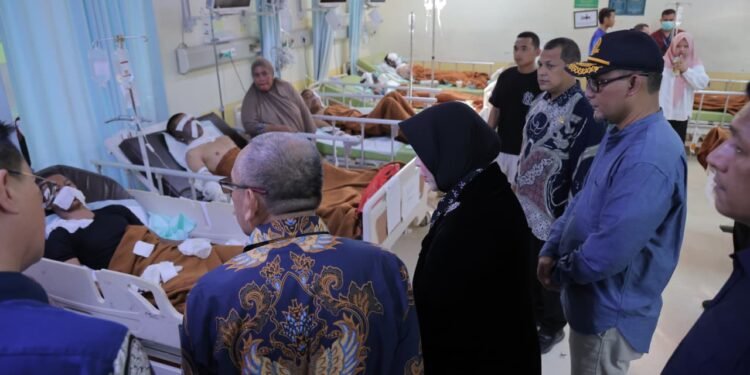 Illiza Besuk Korban Letupan KMP Aceh Hebat 2 di RSUZA